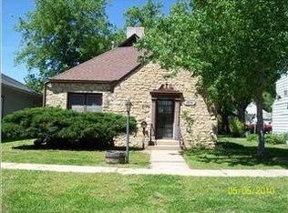 1214 E 11th Ave, Winfield, KS 67156