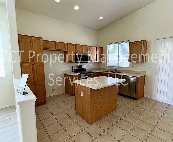 4399 S Maverick Ave — Photo 5