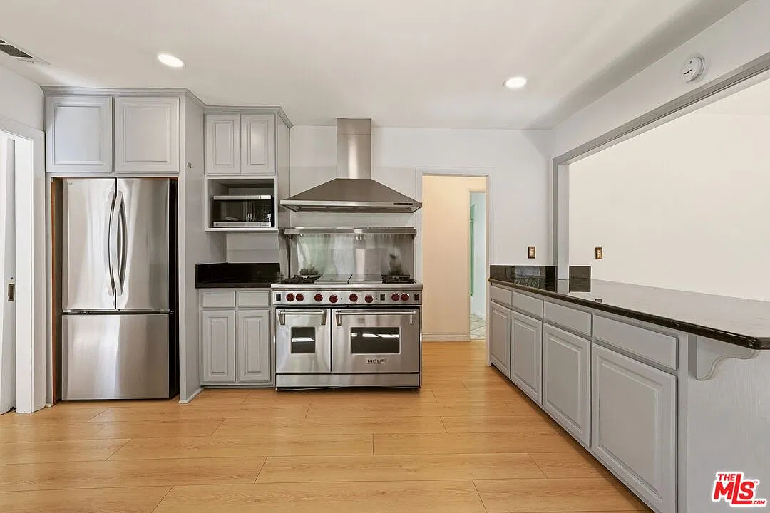 4 bed, 2.0 bath, 2248 sqft, $6,900 — Photo 4