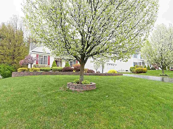 Southwinds Neighborhood in the South Colonie Schools area