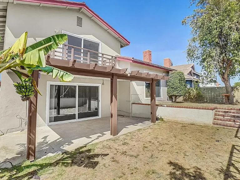 1102 Oakhorne Dr — Photo 11