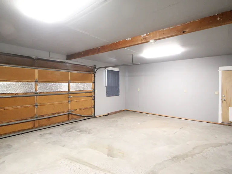 XL Garage Space