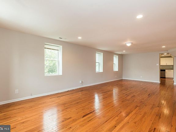 5th image of 1127 E Susquehanna Ave #2