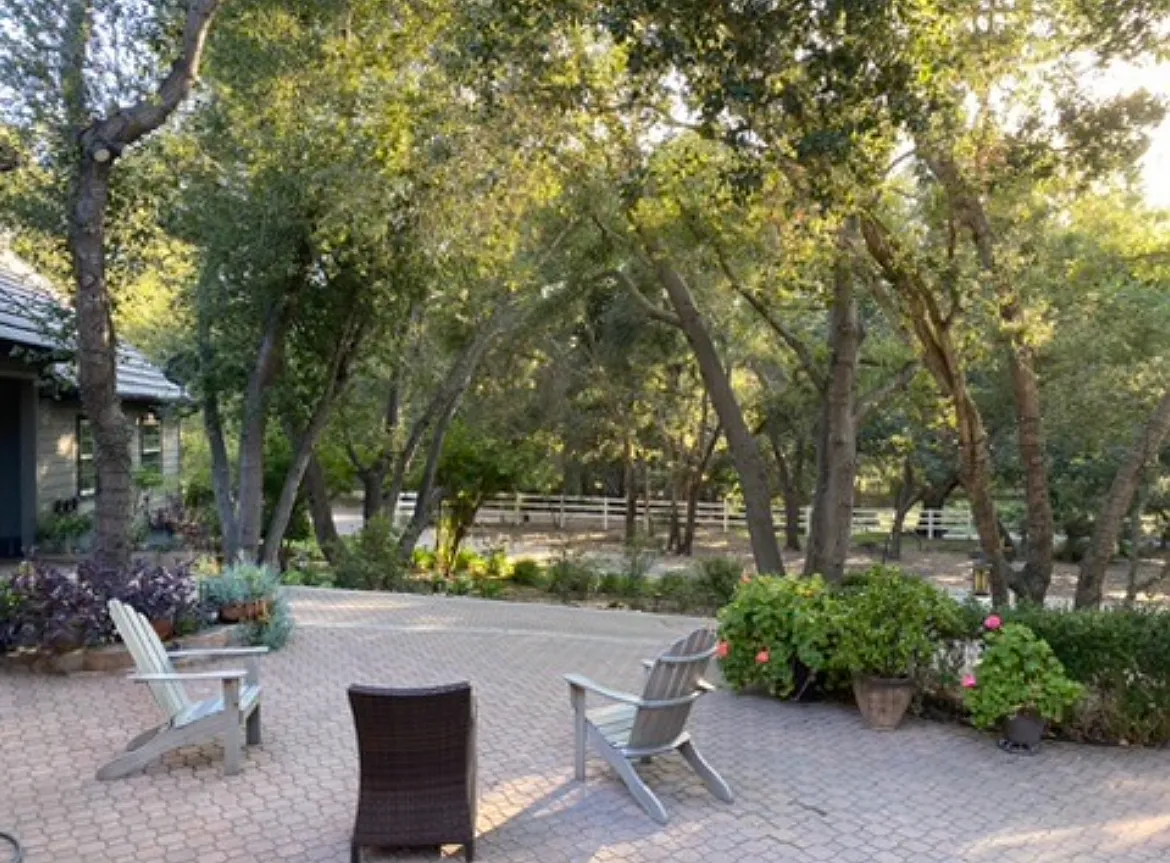 4 bed, 4303 sqft, $8,200 — Photo 4
