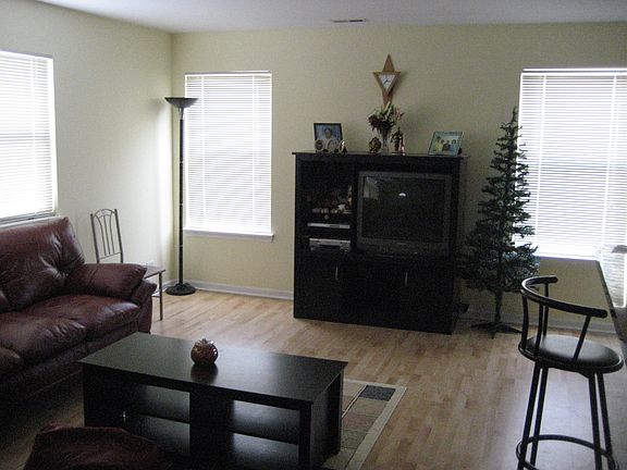 5th image of 311 Wedgewood Cir