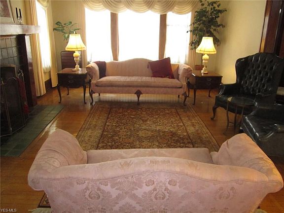 4th image of 10602 Wade Park Ave