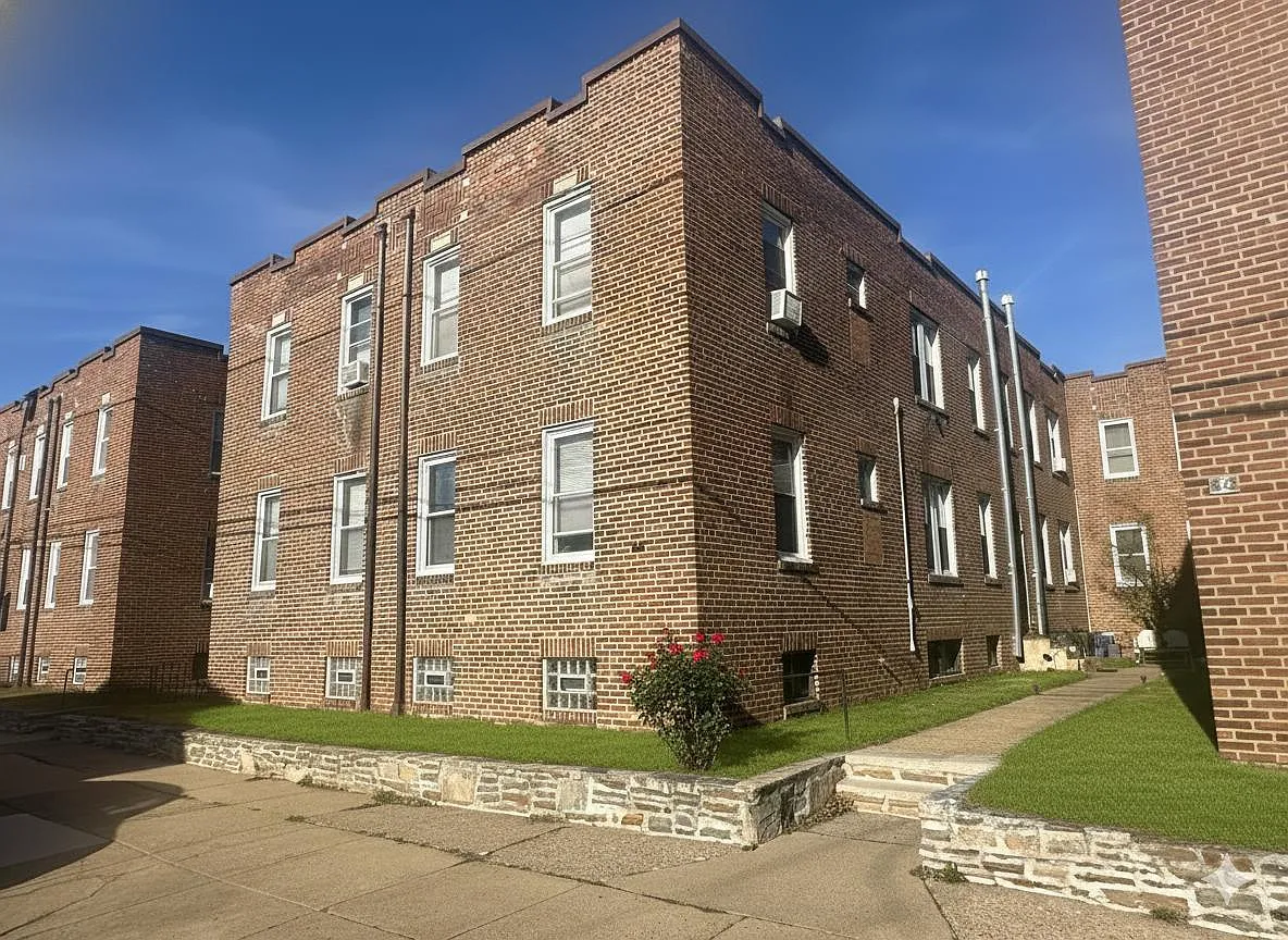 Gilham Apartments — Photo 1