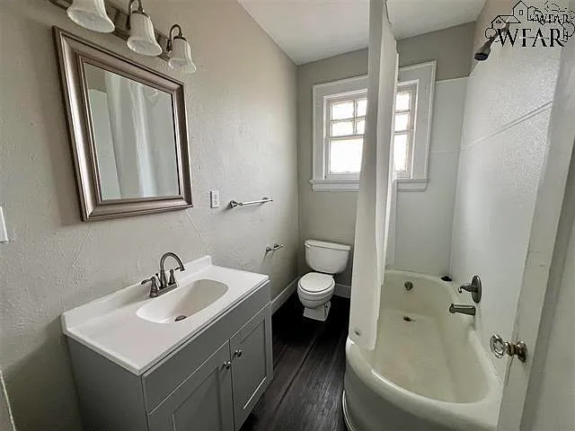 908 Denver St — Photo 8