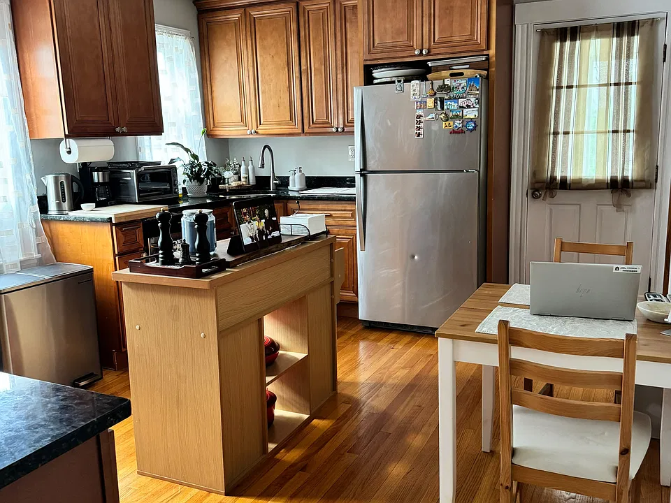 28 Templeton Pkwy #1