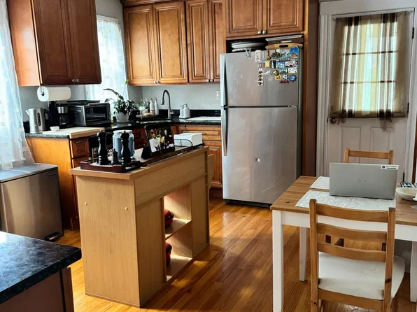 28 Templeton Pkwy #1, Watertown, MA 02472
