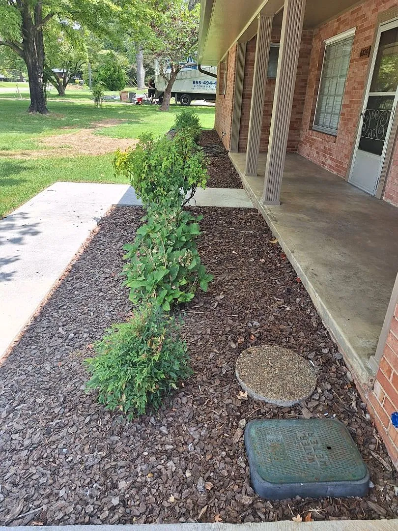 Near West Town Mall- 4bds/2.5 Bath Rancher. No Pets! Located In West Hills School Zones. — Photo 2