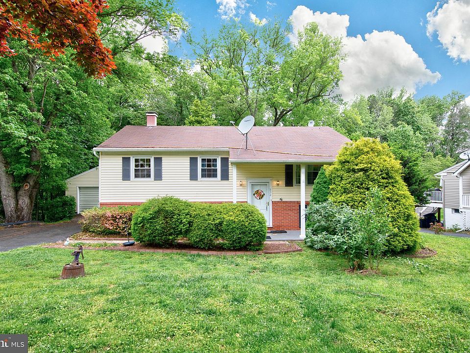 1st image of 834 Lynn Lee Dr