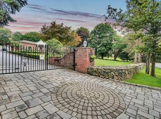 33 Smith Hill Rd, Airmont, NY 10952