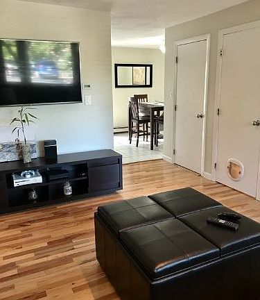 5th image of 152 E Bacon St APT D4