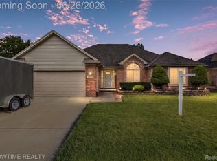 15854 Candle Dr, Macomb, MI 48042