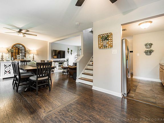 2nd image of 18W070 Standish Ln