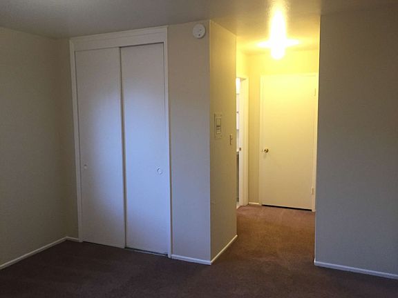 3rd image of 1622 Pomeroy Ave APT B