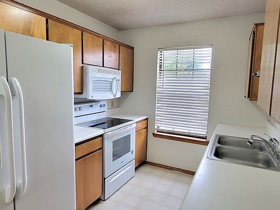 4th image of 2813 Apache Rd