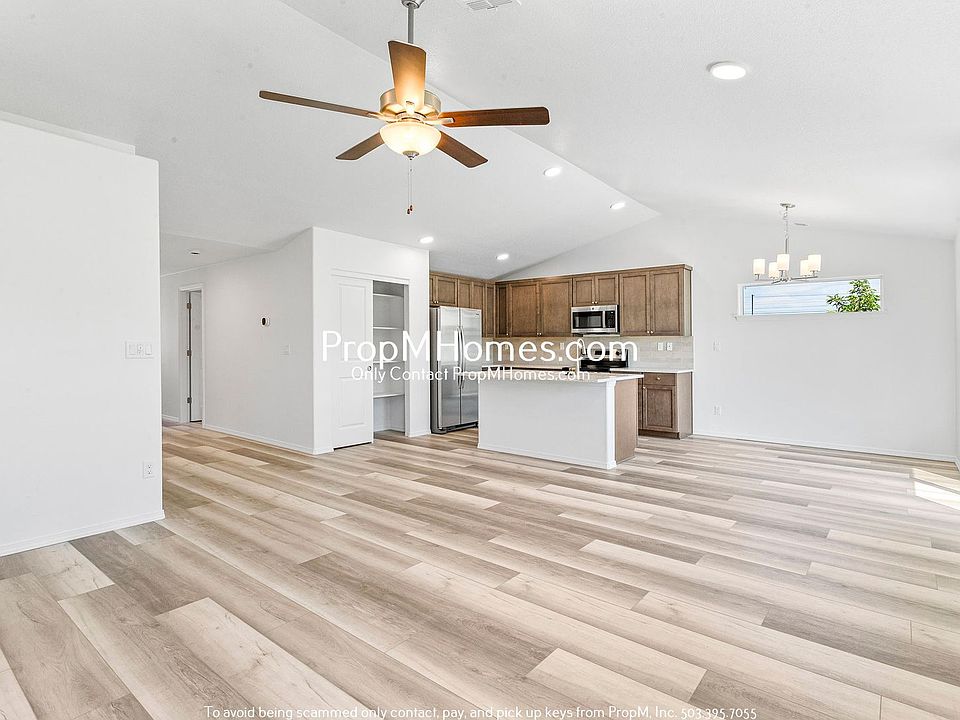 1st image of 912 Norman Ave NE
