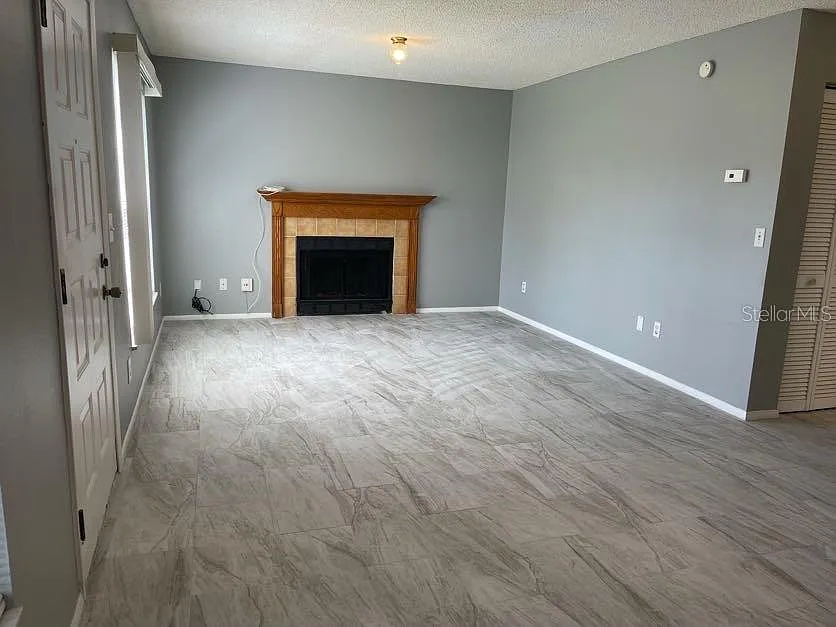 2 bed, 2.0 bath, 912 sqft, $1,350 — Photo 3
