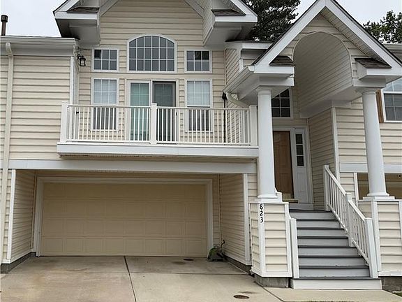 2nd image of 823 Mission Ave