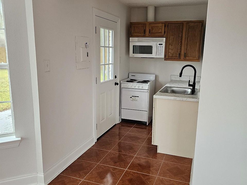 2nd image of 334 Somerset St