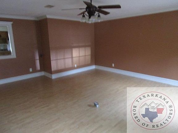 4th image of 302 Brown Dr