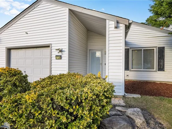 5720 Earnhardt St, Virginia Beach, VA 23464