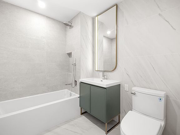 5th image of 960 Franklin Ave #113