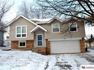 13606 Redwood Cir, Omaha, NE 68138