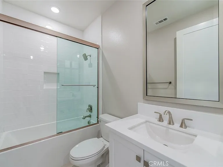 125 Turnstone — Photo 23
