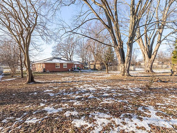 5th image of 9445 White Oak Ave