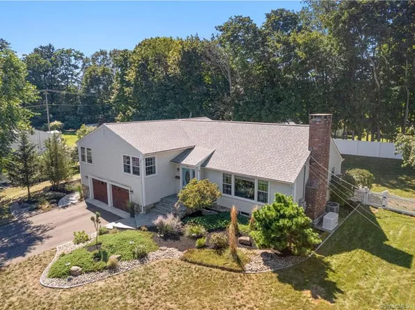 9 Captains Walk, Clinton, CT 06413