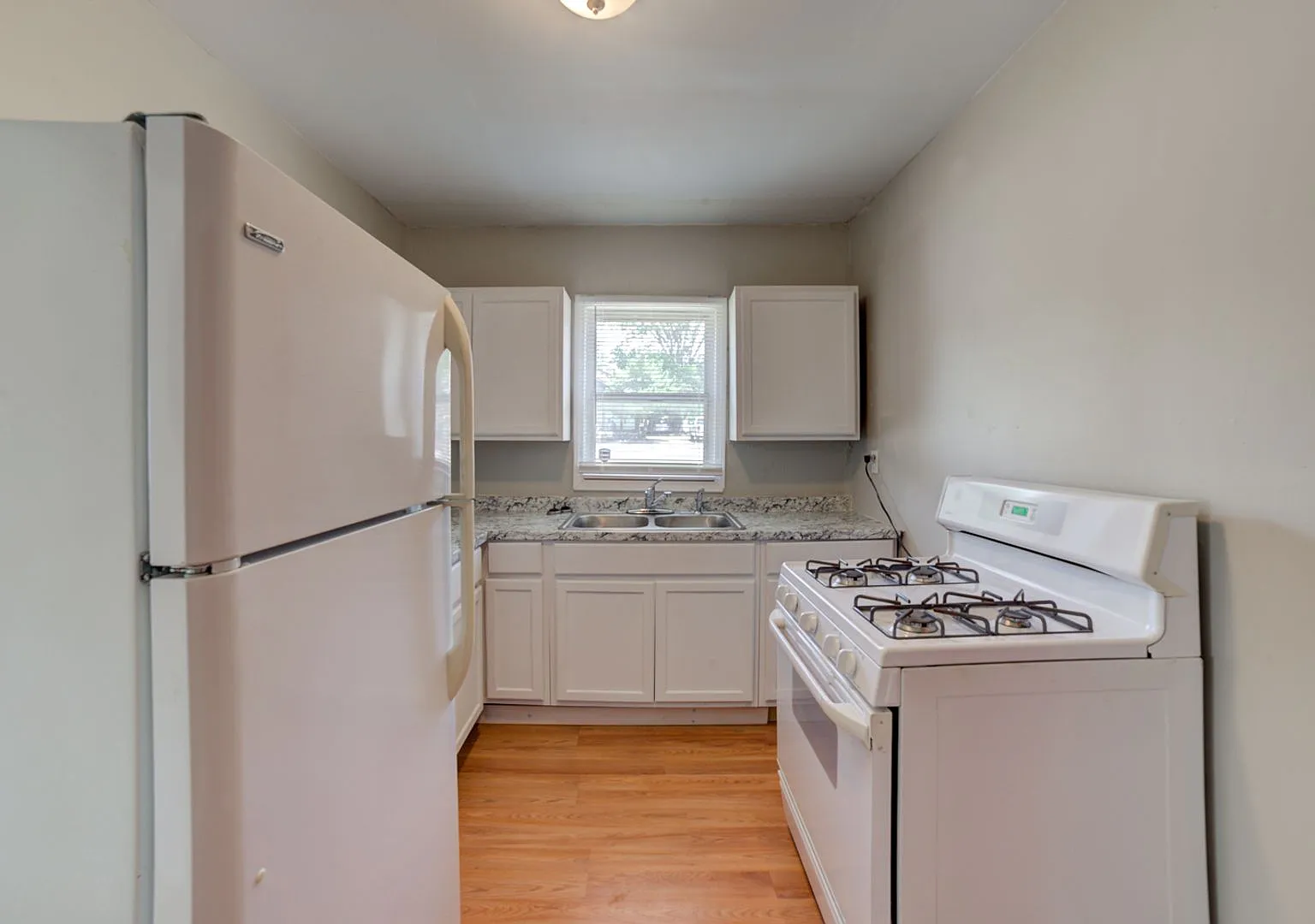 Coming Soon! Newly Renovated 2 Bed / 1 Bath House! Apply Today! — Photo 4