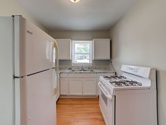 5th image of 1020 E Apache St