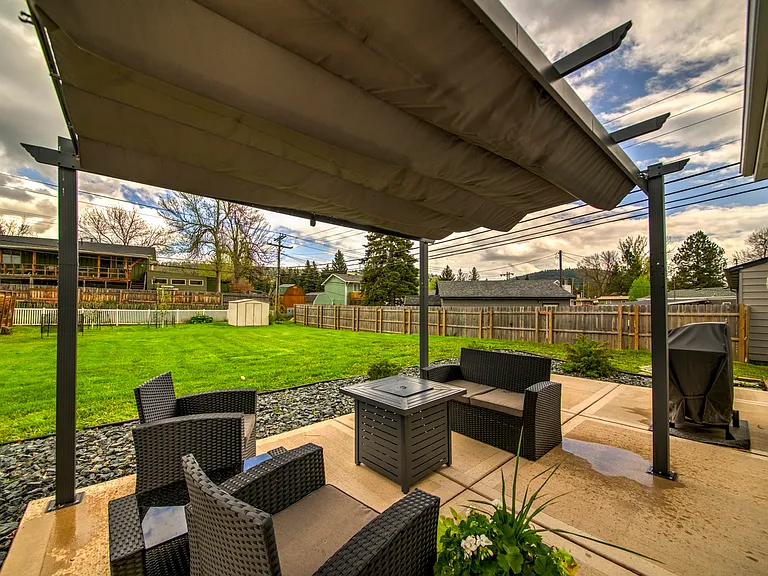 Backyard patio--gas fire pit and grill