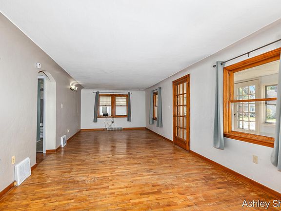 5th image of 395 W 19th St