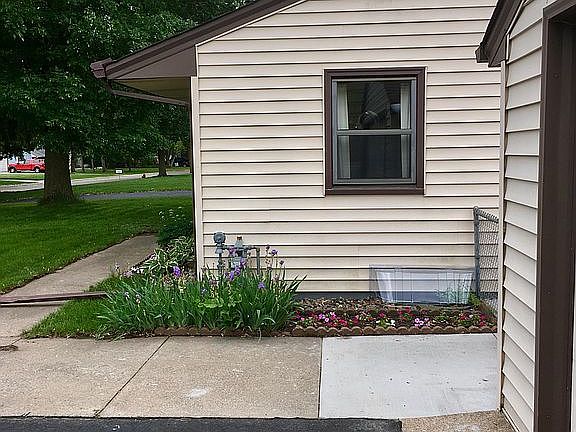 3rd image of 3781 Kenny Ln