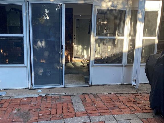 4th image of 5917 NW 71st St
