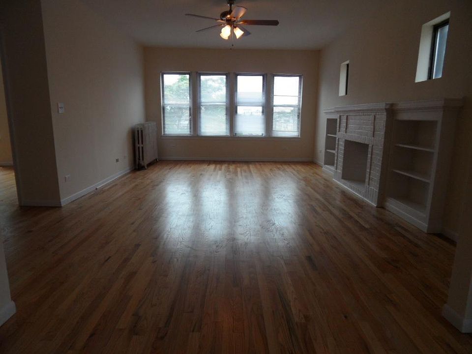 1st image of 3642 W Ainslie St APT 3