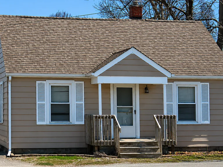 625 N Earl Ave — Photo 1