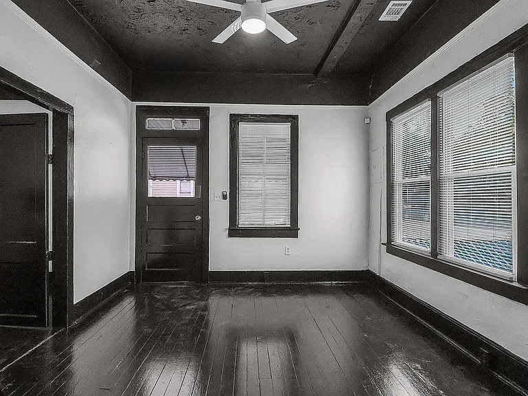 2221 Harden St — Photo 10