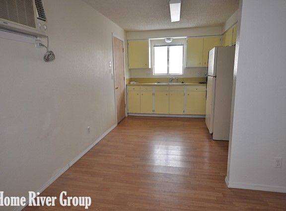 3rd image of 117 Hudson Ave
