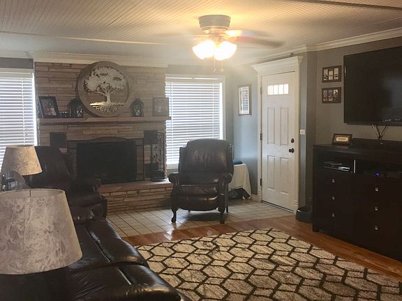 3rd image of 1005 N Sioux Ave