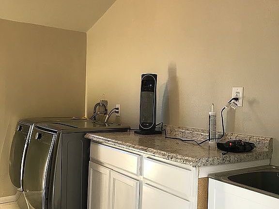 Laundry w/ sink and toilet