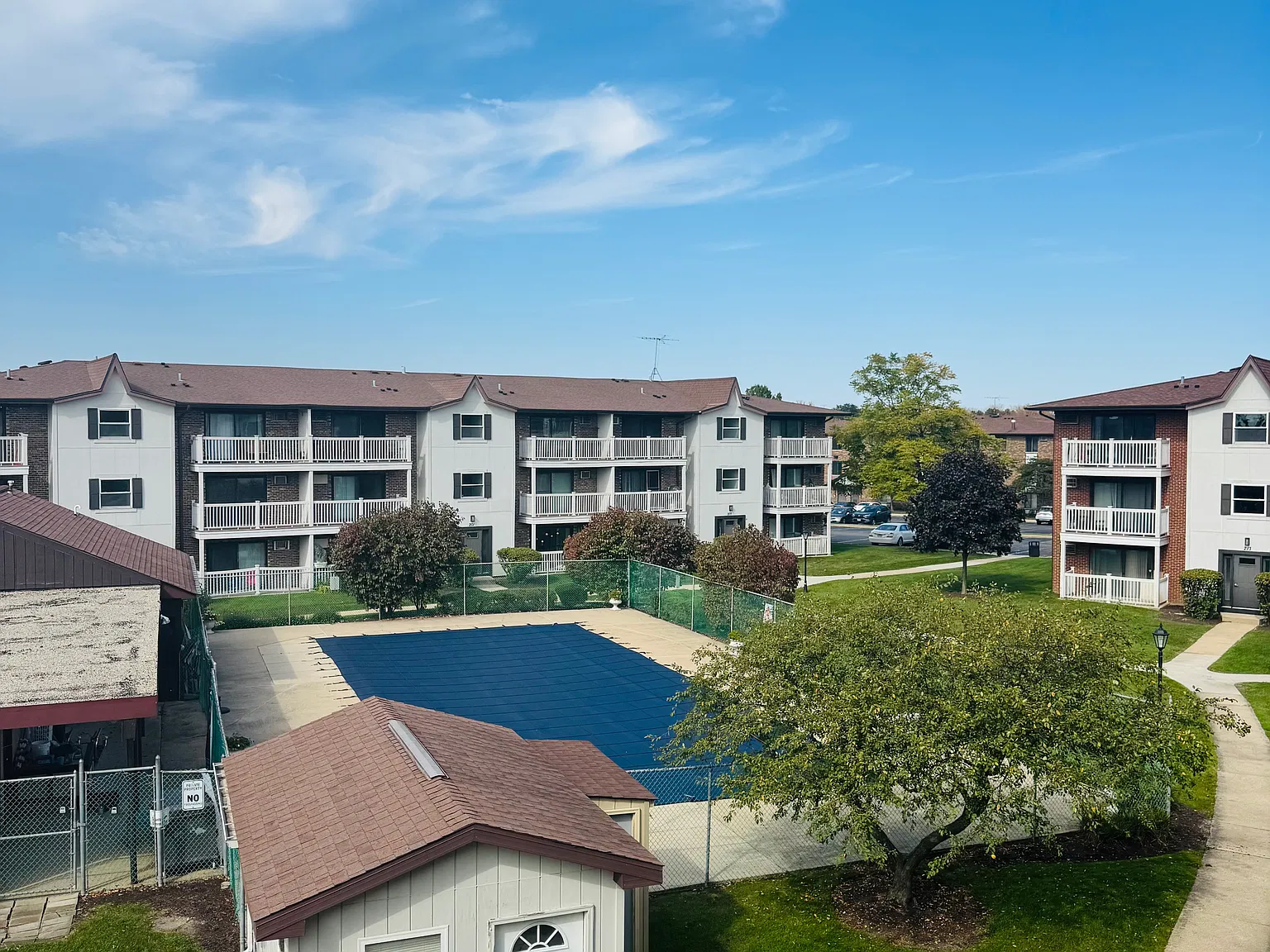 2 bed, 1.5 bath, 890 sqft, $1,800 — Photo 1
