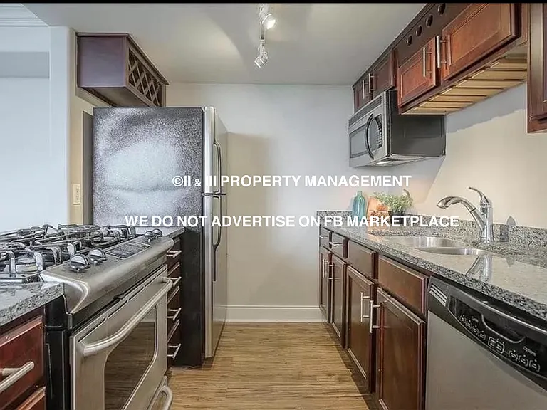 700 E 8th St #16H — Photo 6