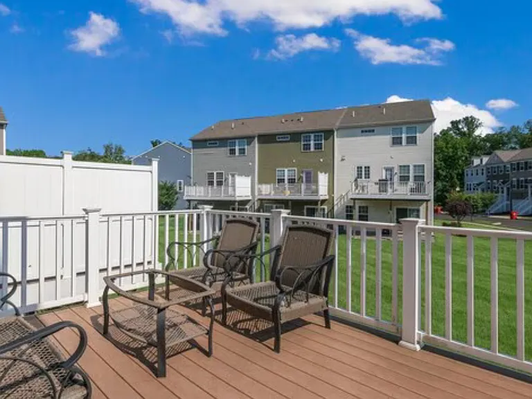 1818 Pinnacle Dr — Photo 29