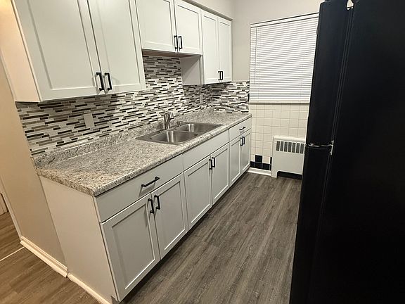 3rd image of 2893 Harrison Ave APT 4