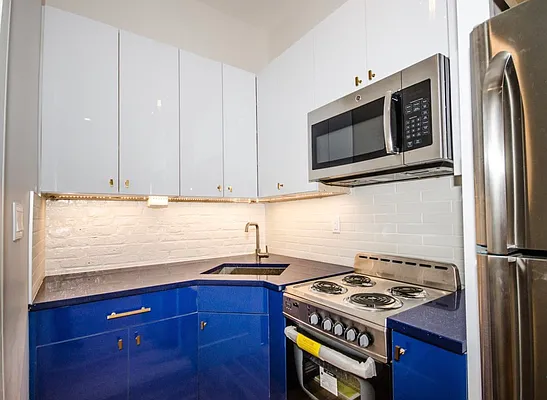 Rented by Batra Group Inc | media 7